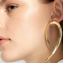 Load image into Gallery viewer, Simple Gold Earrings