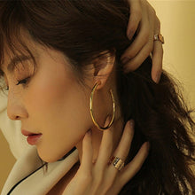 Load image into Gallery viewer, Simple Gold Earrings